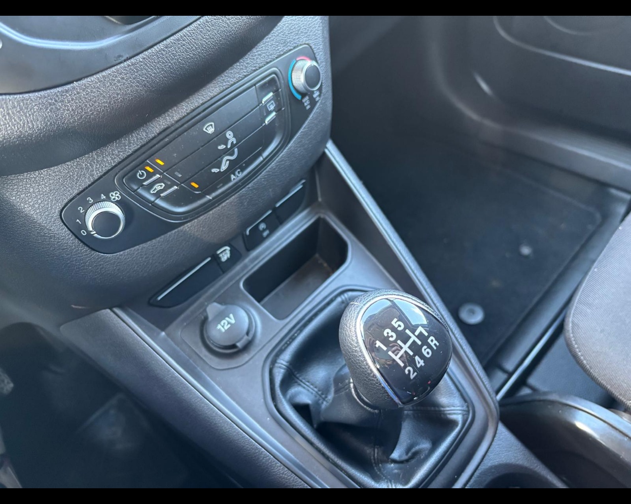 Foto FORD Transit Courier 1.5 tdci 75cv S&S Trend 