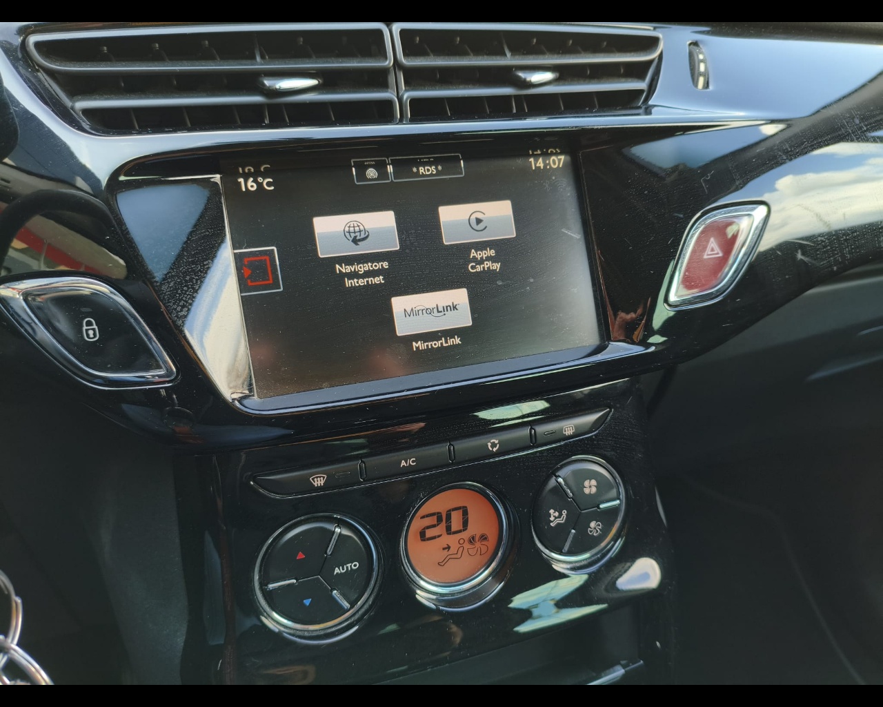 Foto CITROEN C3 1.2 puretech Exclusive 82cv E6