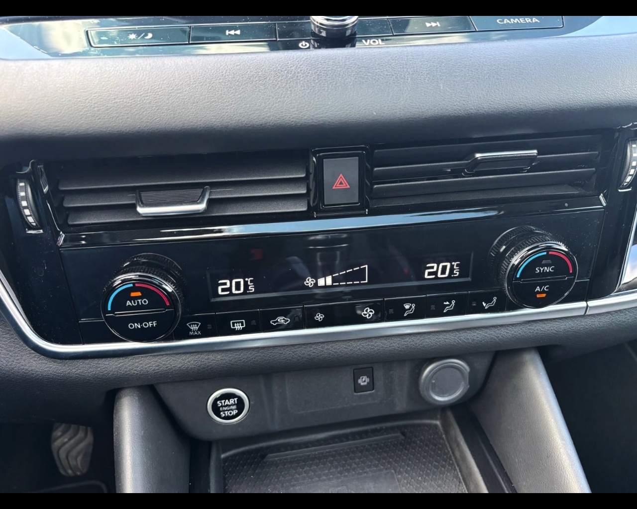 Foto NISSAN Qashqai 1.3 mhev N-Connecta 2wd 140cv