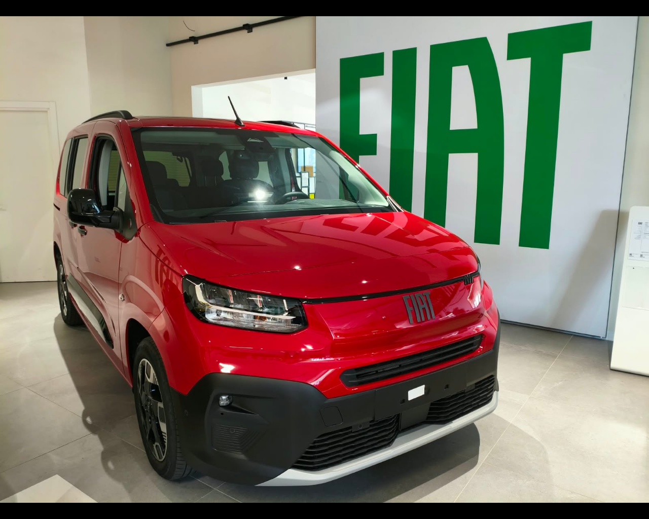 Foto FIAT Qubol 5 Seats Qubo L 1.5 Diesel 130 Cv At8 La Prima
