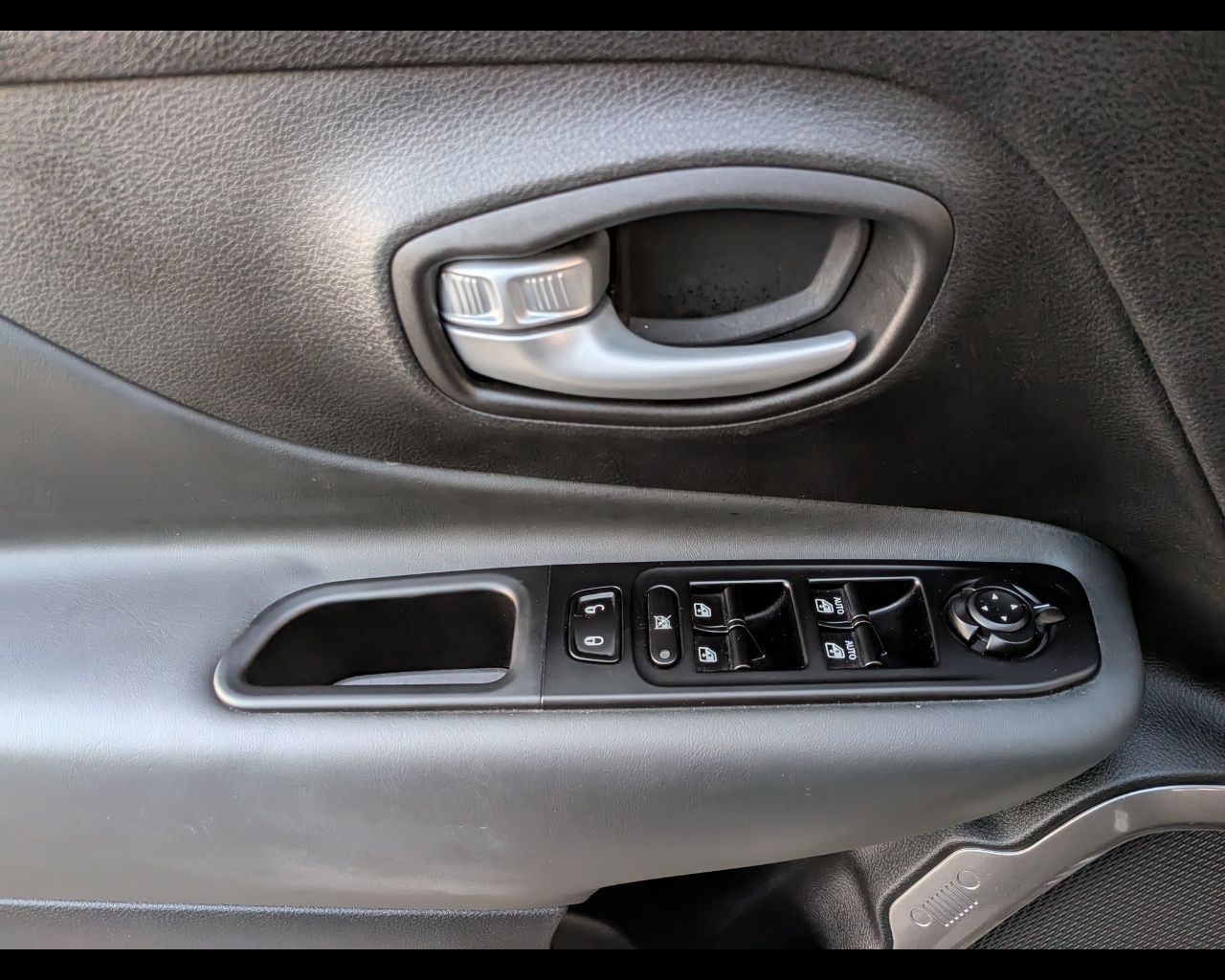 Foto JEEP Renegade 1.6 mjt Limited 2wd 130cv