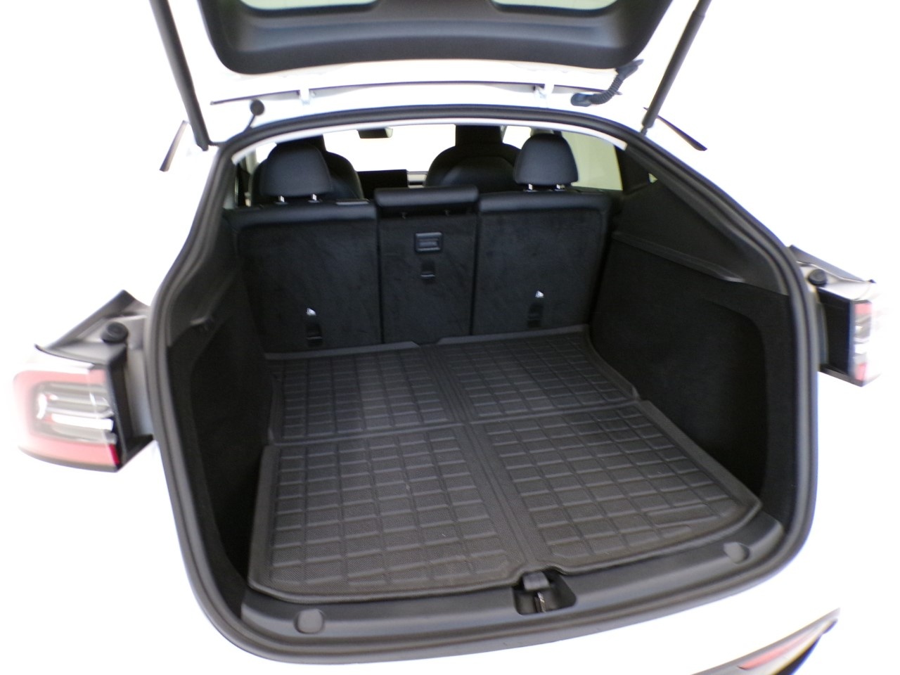 Tesla Model Y Model Y Dual Motor Long Range AWD - 9