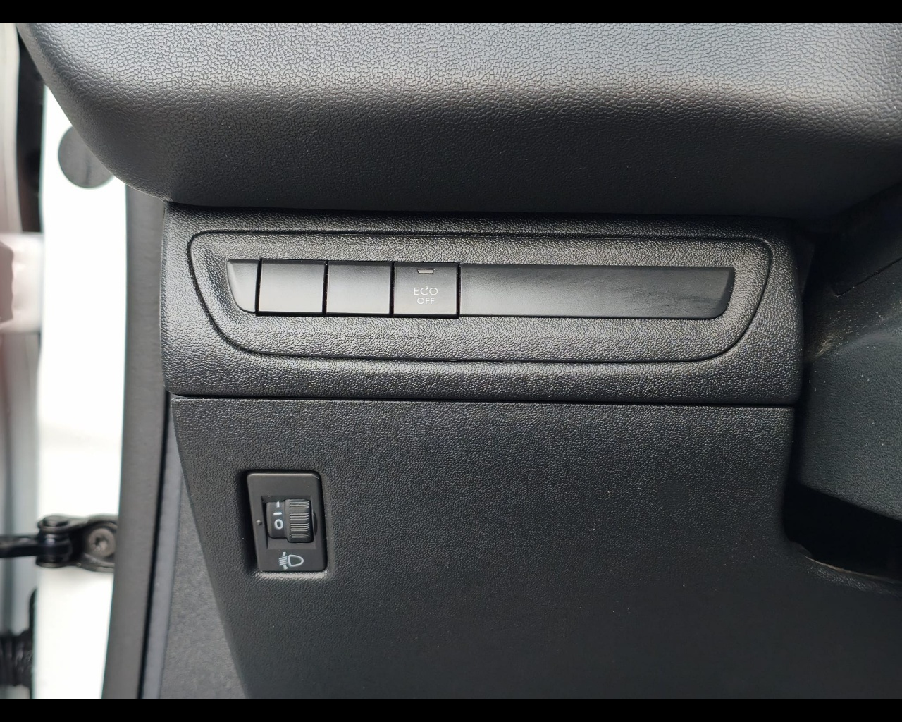 Foto PEUGEOT 208 5p 1.2 puretech Active s&s 82cv neopatentati