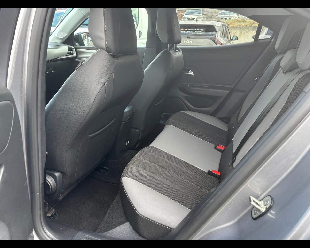 Foto OPEL Mokka electric Elegance 136cv