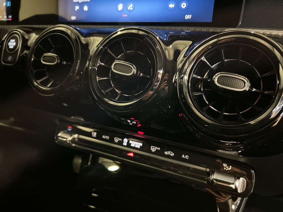 Mercedes Classe A Classe A 180 D Advanced Speedshift DCT AMG 8G - 14