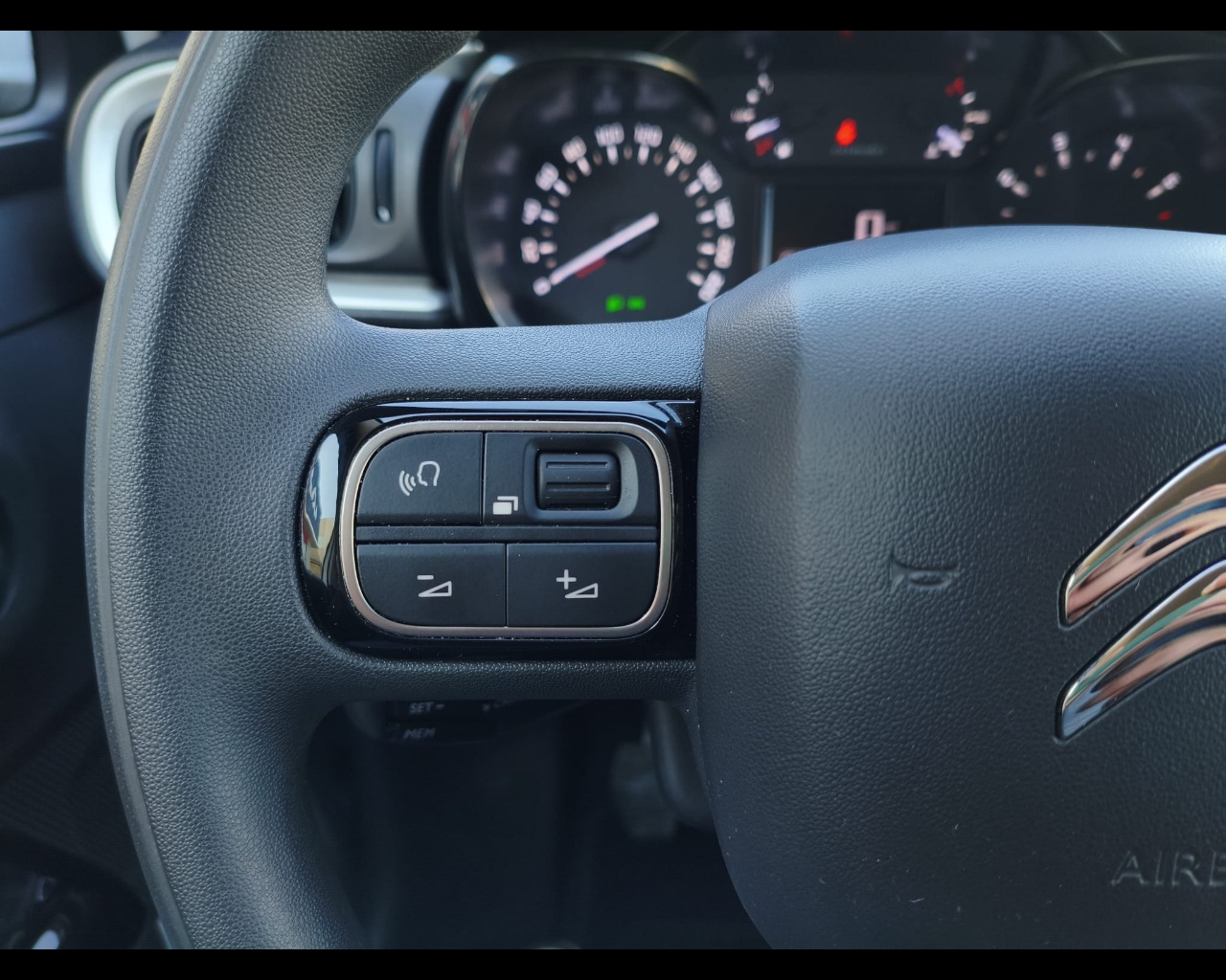 Foto CITROEN C3 1.2 puretech Shine s&s 83cv neopatentati