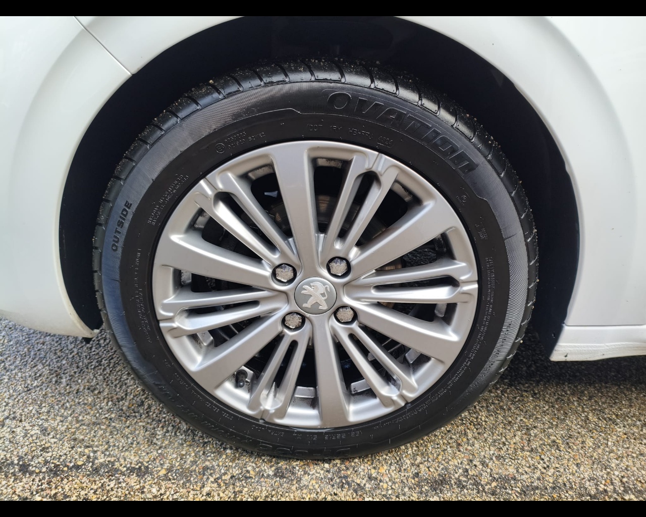 Foto PEUGEOT 208 5p 1.2 puretech Active s&s 82cv neopatentati