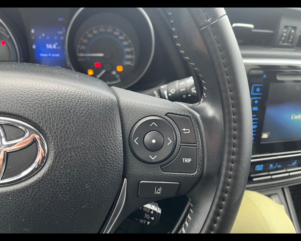 Foto TOYOTA Auris Touring Sports 1.8h Style cvt