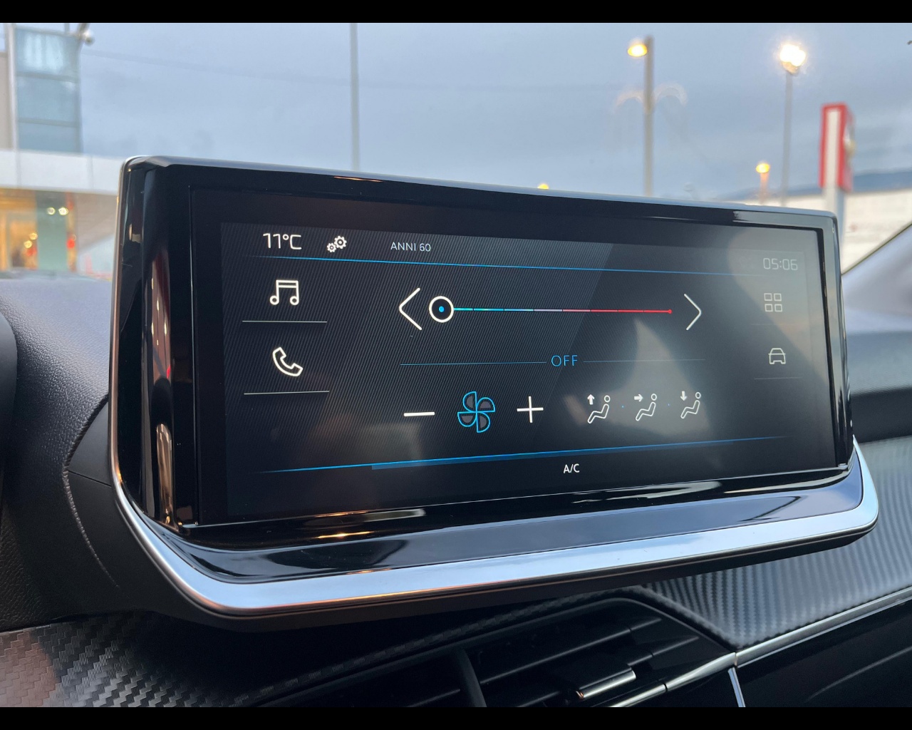 Foto PEUGEOT 208 1.2 hybrid Style 100cv e-dcs 6