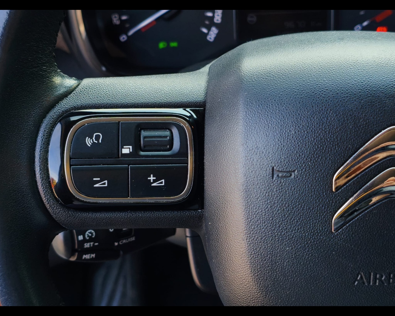 Foto CITROEN C3 Aircross 1.5 bluehdi Shine s&s 120cv eat6