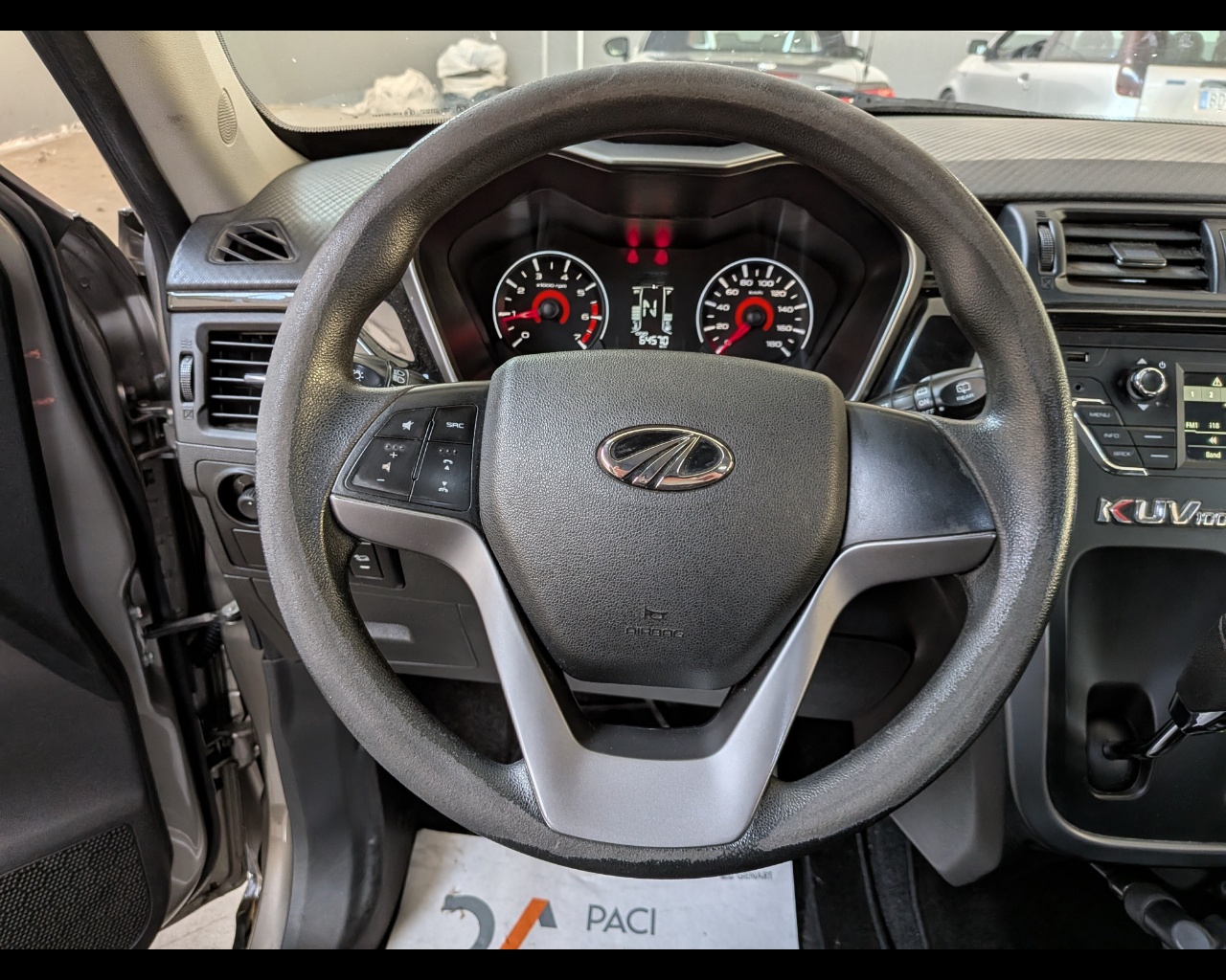 Foto MAHINDRA KUV100 1.2 K6+ m-bifuel