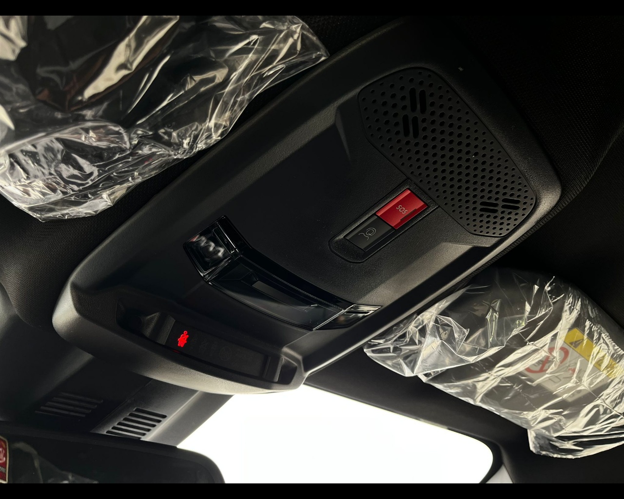 Foto PEUGEOT 208 1.2 hybrid GT 136cv e-dcs 6