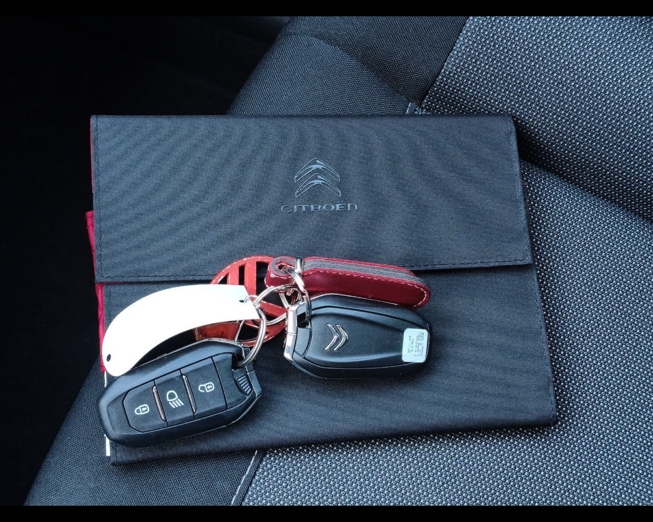 Foto CITROEN C3 Aircross 1.2 puretech Shine s&s 130cv eat6