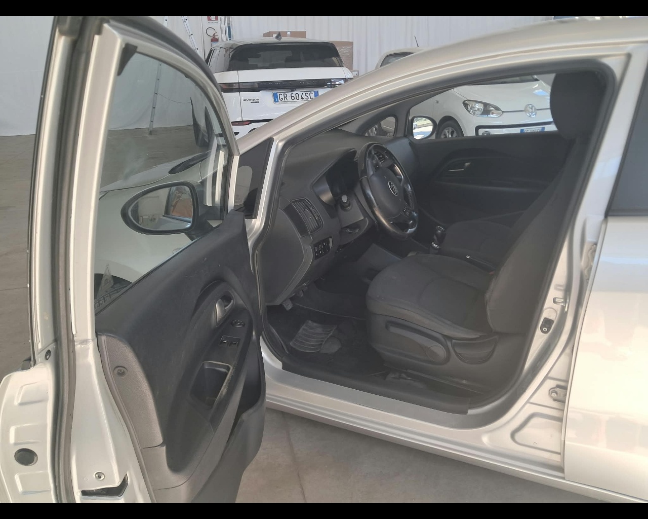 Foto KIA Rio 5p 1.1 crdi Active E6