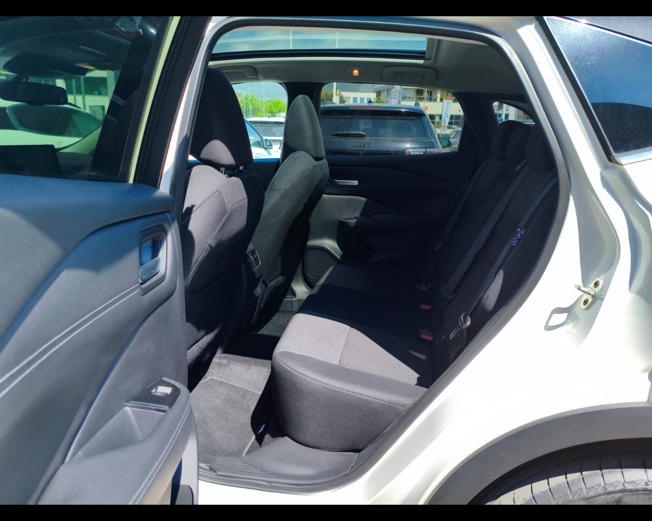 Foto NISSAN Qashqai 1.5 e-power 90th Anniversary 2wd