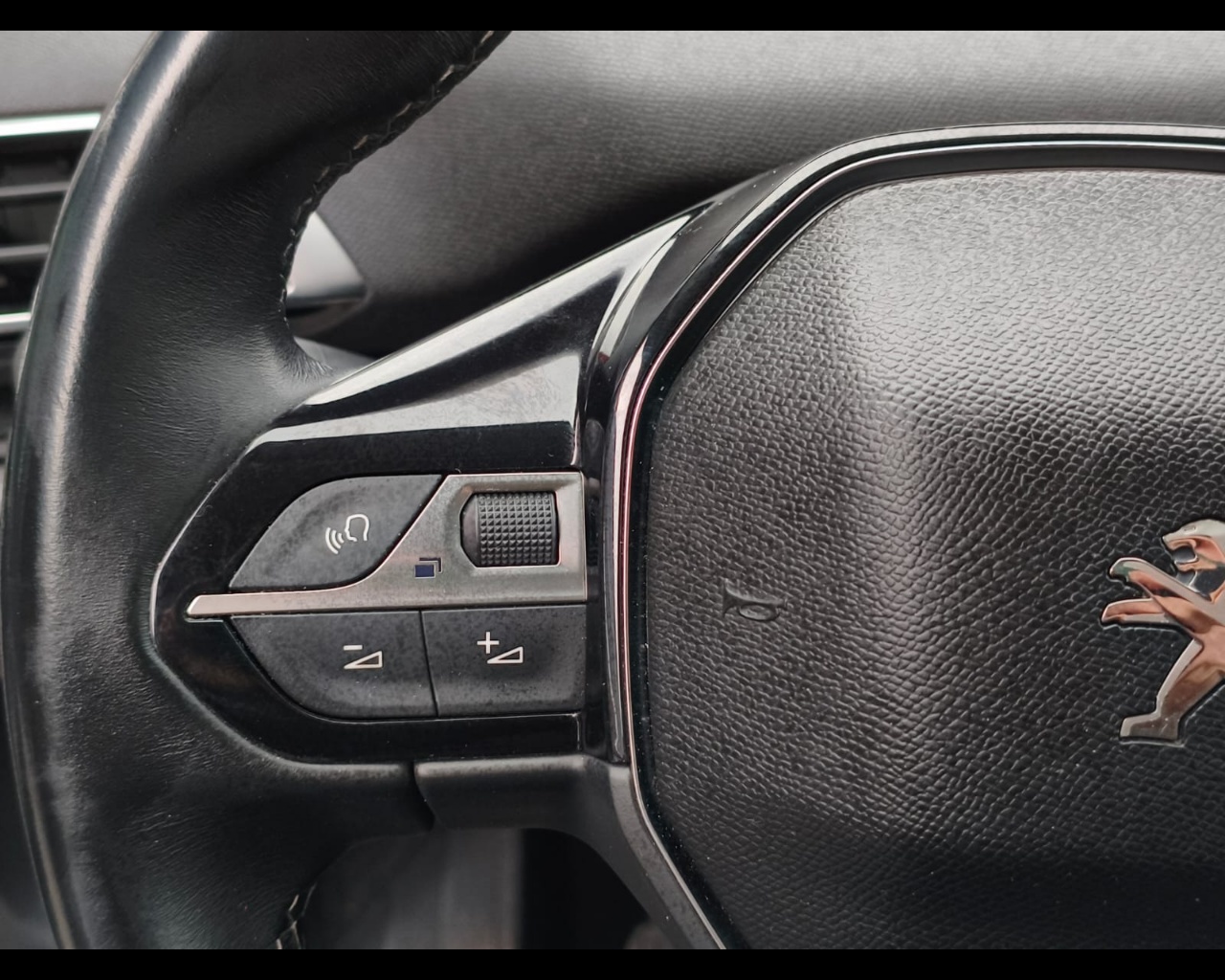 Foto PEUGEOT 3008 1.5 bluehdi Allure s&s 130cv