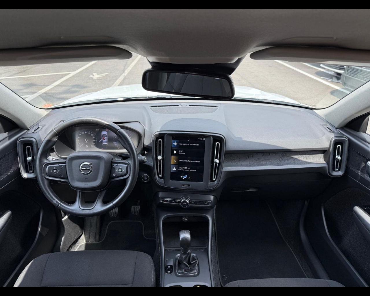 Foto VOLVO XC40 N1 1.5 T2 Momentum Core my21
