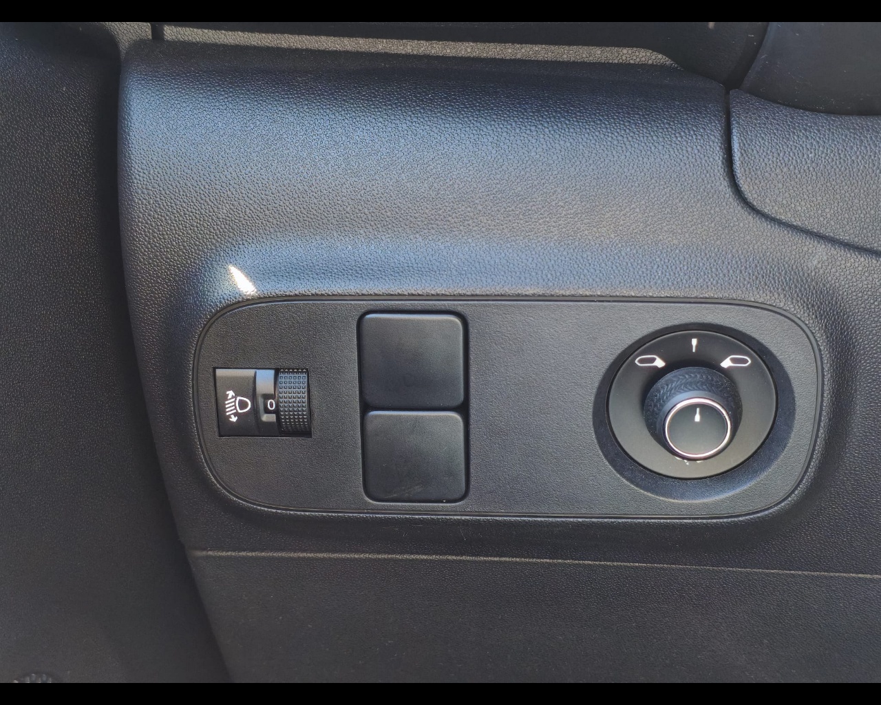 Foto CITROEN C3 1.2 puretech C-Series s&s 83cv neopatentati