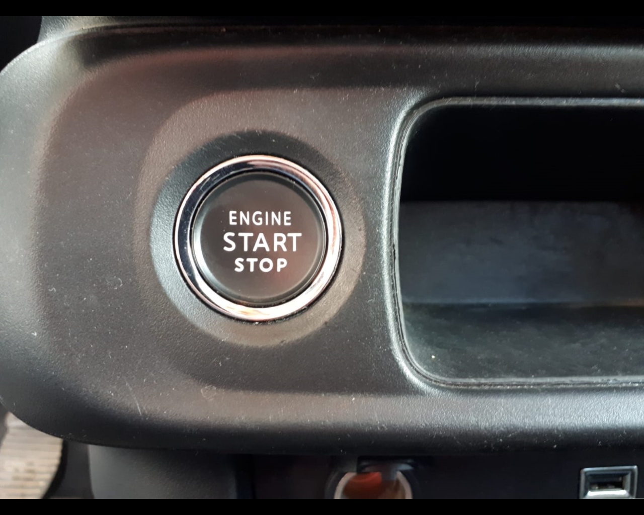Foto CITROEN C3 1.2 puretech Shine s&s 83cv neopatentati