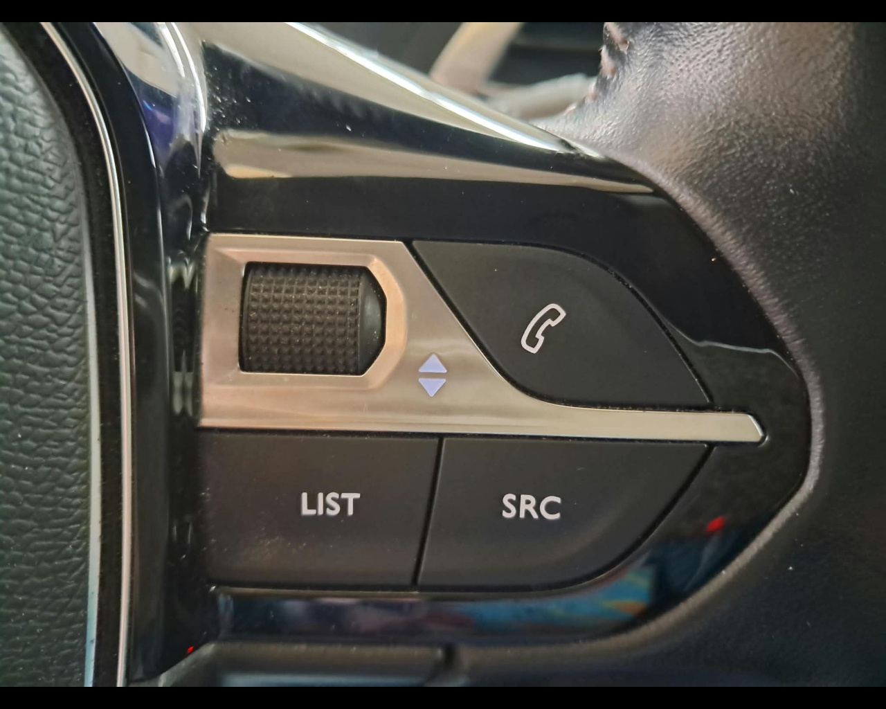 Foto PEUGEOT 3008 1.2 puretech t Active Pack s&s 130cv