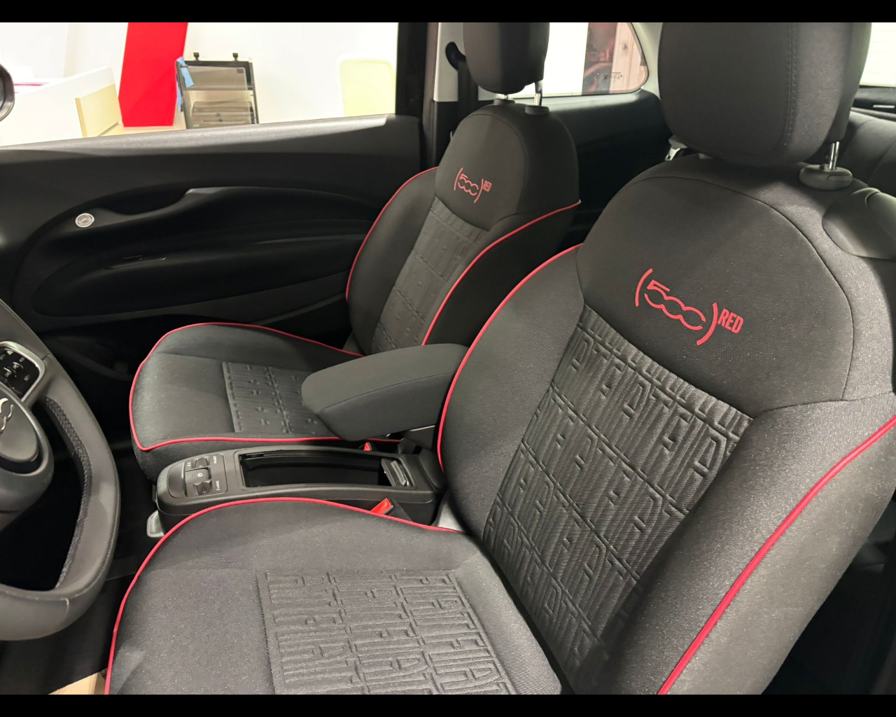 Foto FIAT 500e Hatchback My25 500e - Red320 Berlina