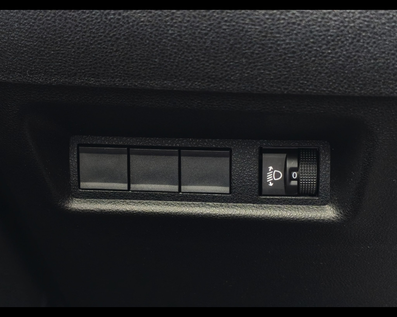 Foto FIAT 600 1.2 hybrid La Prima 110cv auto