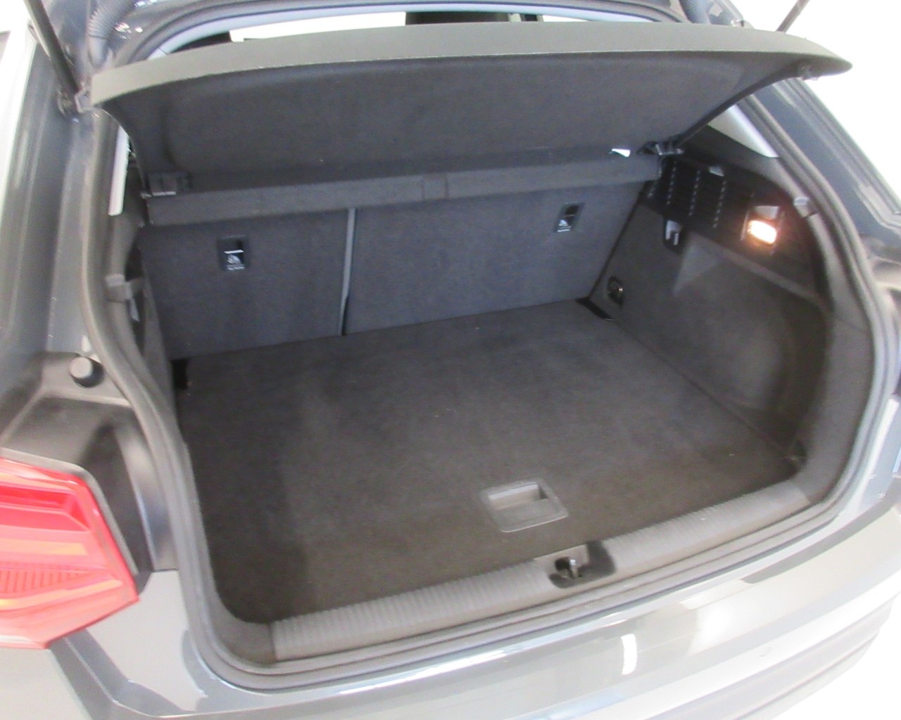 Audi Q2 1.6 tdi Business - 9