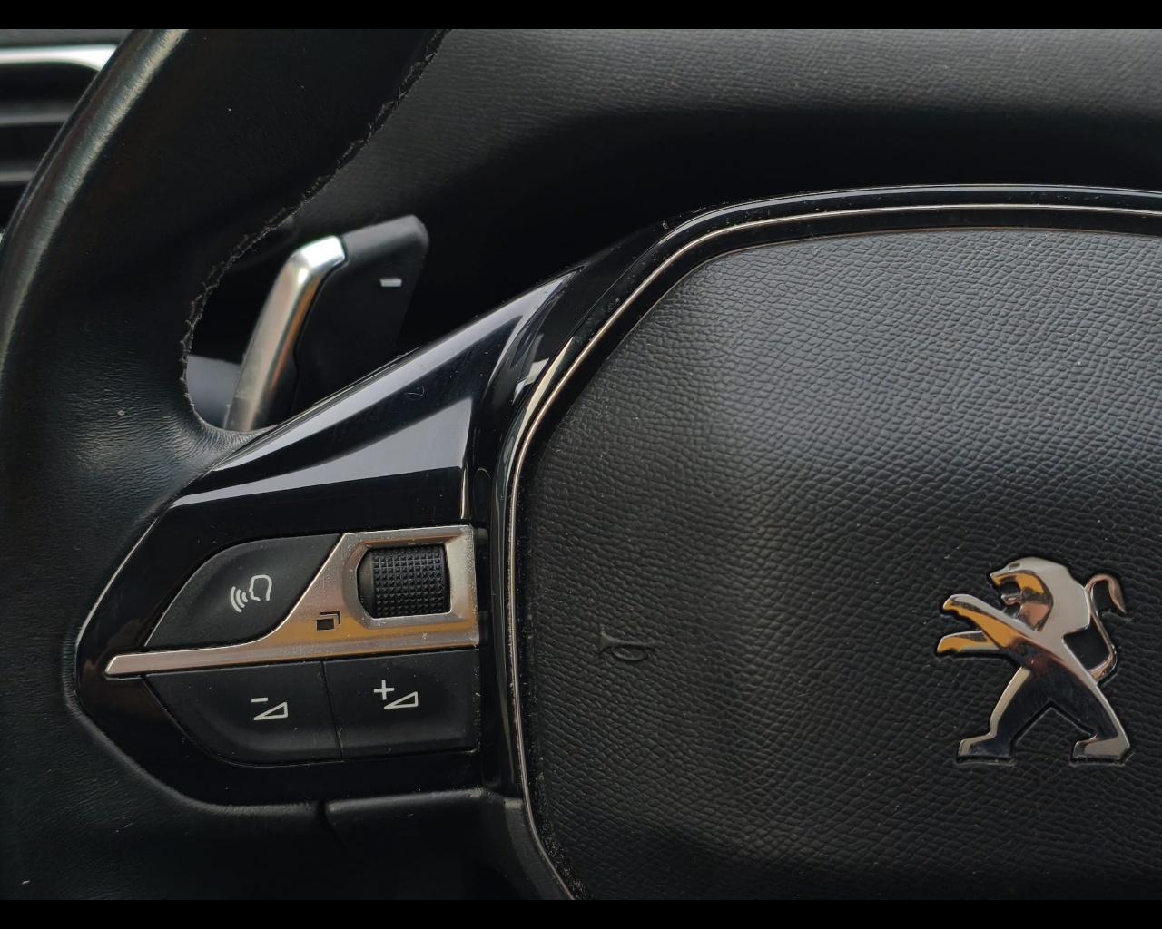 Foto PEUGEOT 3008 1.5 bluehdi Allure Pack s&s 130cv eat8