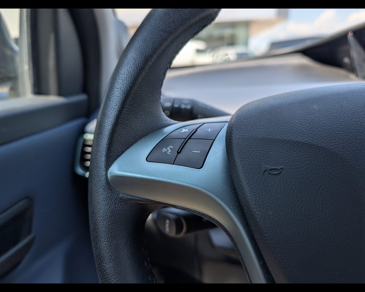 Foto LANCIA Ypsilon 1.0 firefly hybrid Platino s&s 70cv