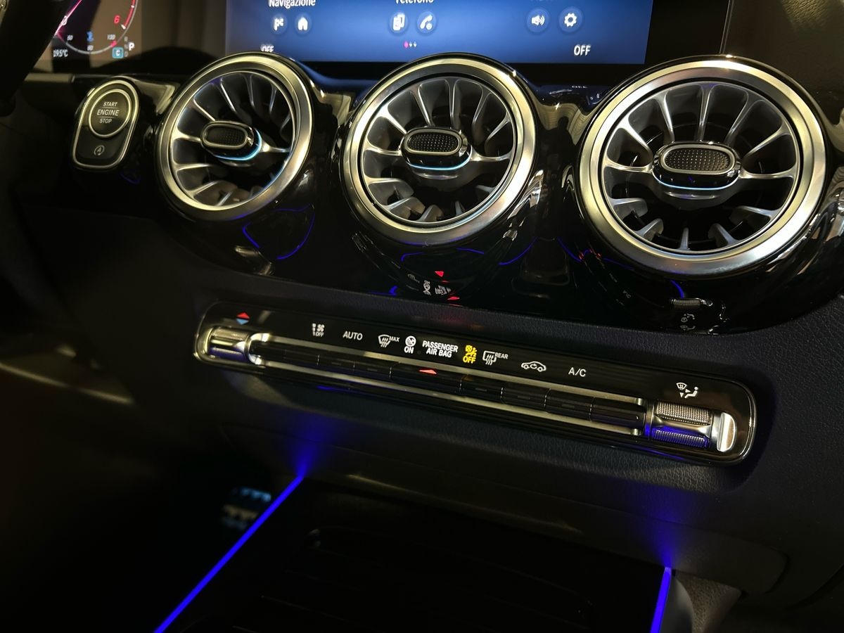 Mercedes  GLA 200 D AMG Line Premium 4Matic 8G-DCT - 14