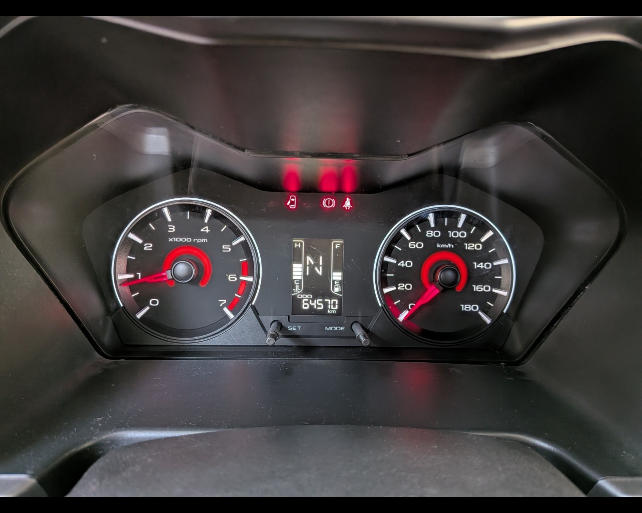 Foto MAHINDRA KUV100 1.2 K6+ m-bifuel