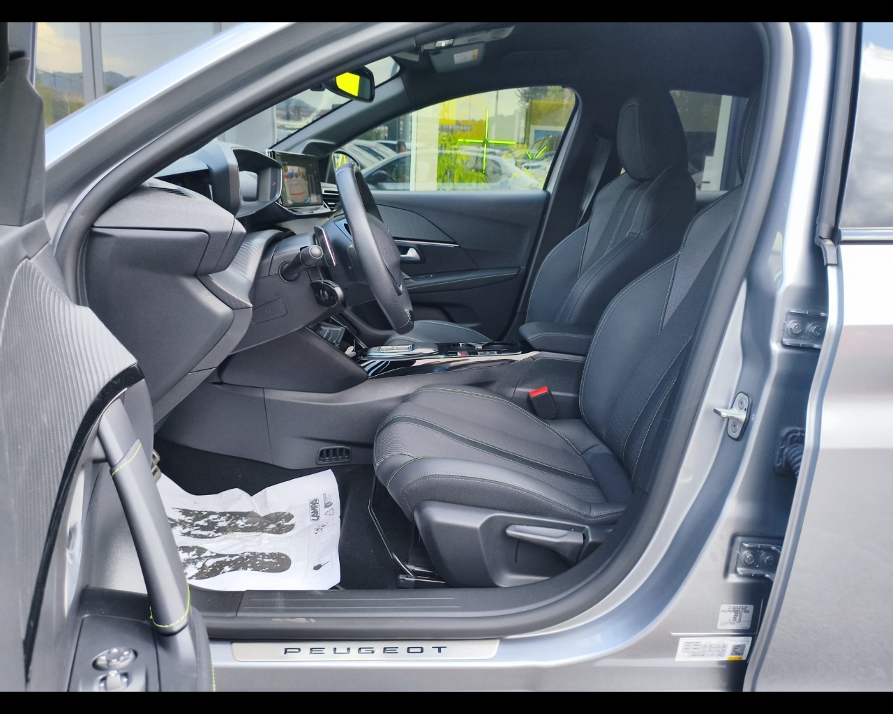 Foto PEUGEOT 208 1.2 hybrid GT 110cv e-dcs 6