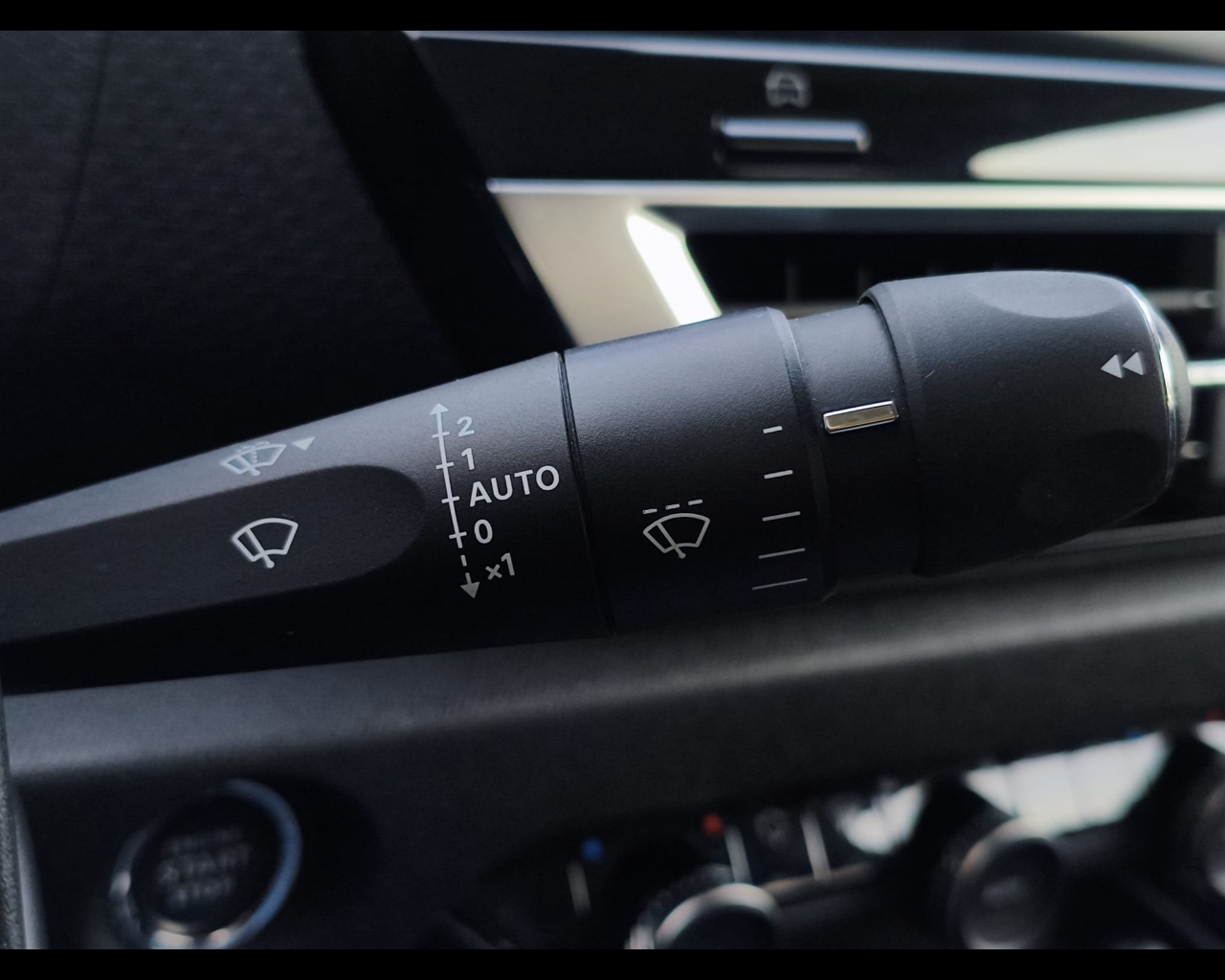 Foto CITROEN C4 1.5 bluehdi Shine s&s 130cv eat8