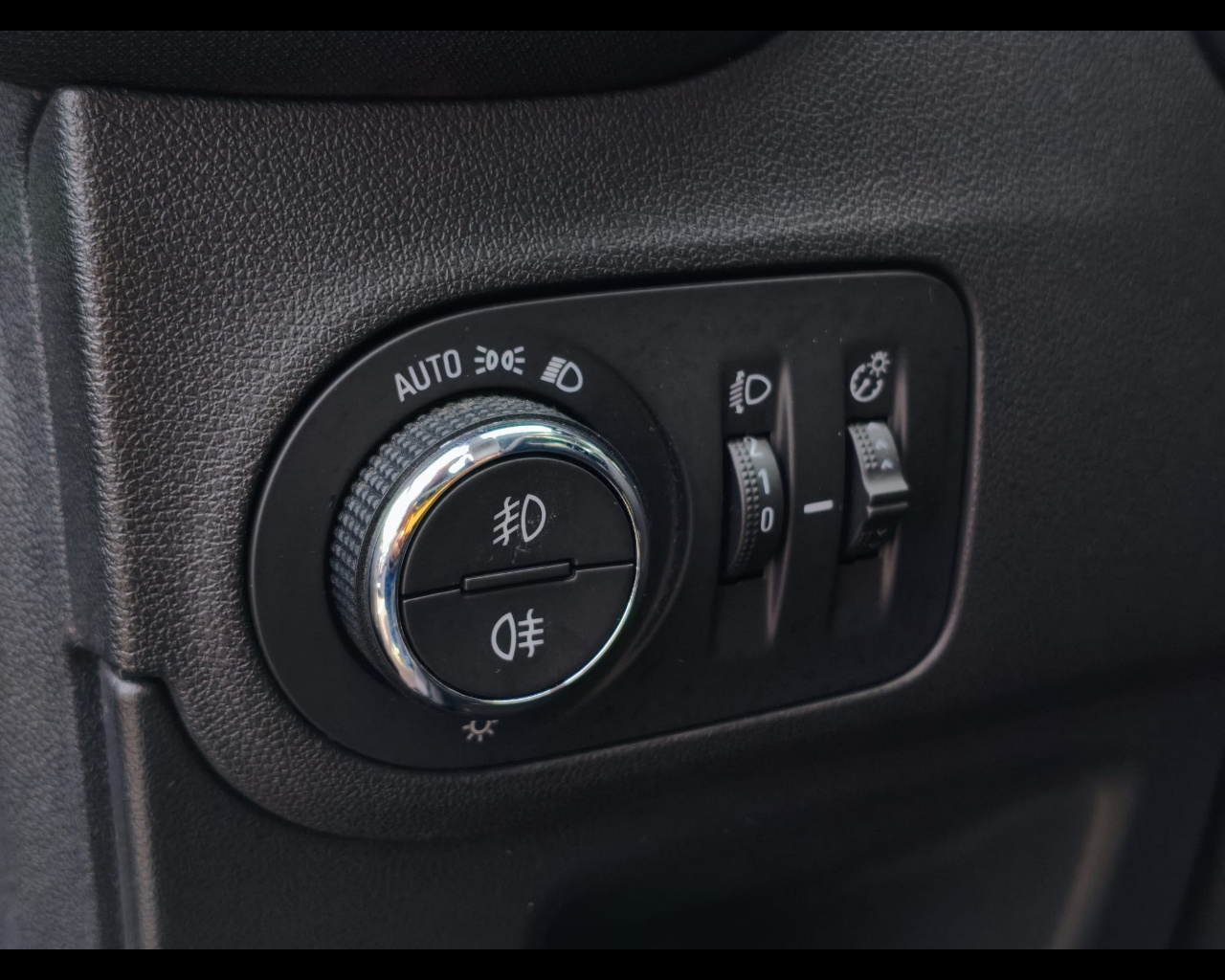 Foto OPEL Crossland 1.5 ecotec Elegance 110cv