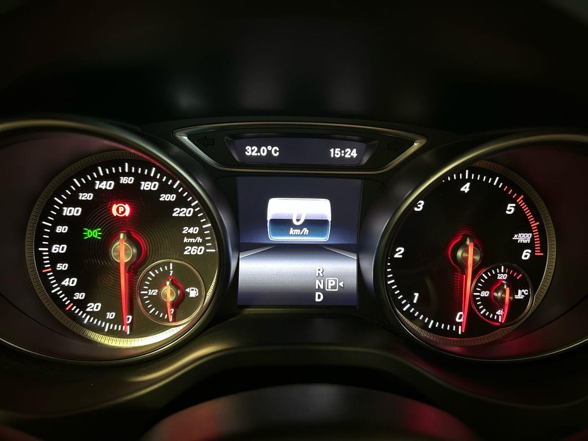 Mercedes GLA GLA 200 D Premium 7G-DCT - 13