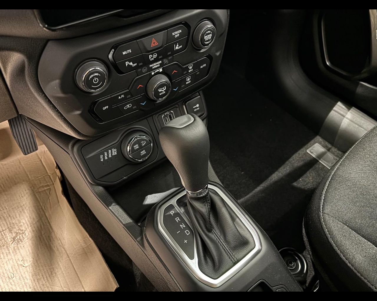 Foto JEEP Renegade Plug-In Hybrid My25 North Star 1.3 Turbo T4 Phev 4xe At6 240cv