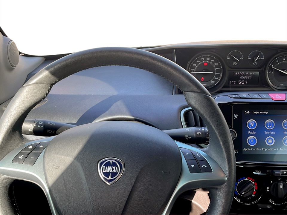 LANCIA Ypsilon 1.0 firefly hybrid Gold s&s 70cv 5p.ti Ibrida usato - 11
