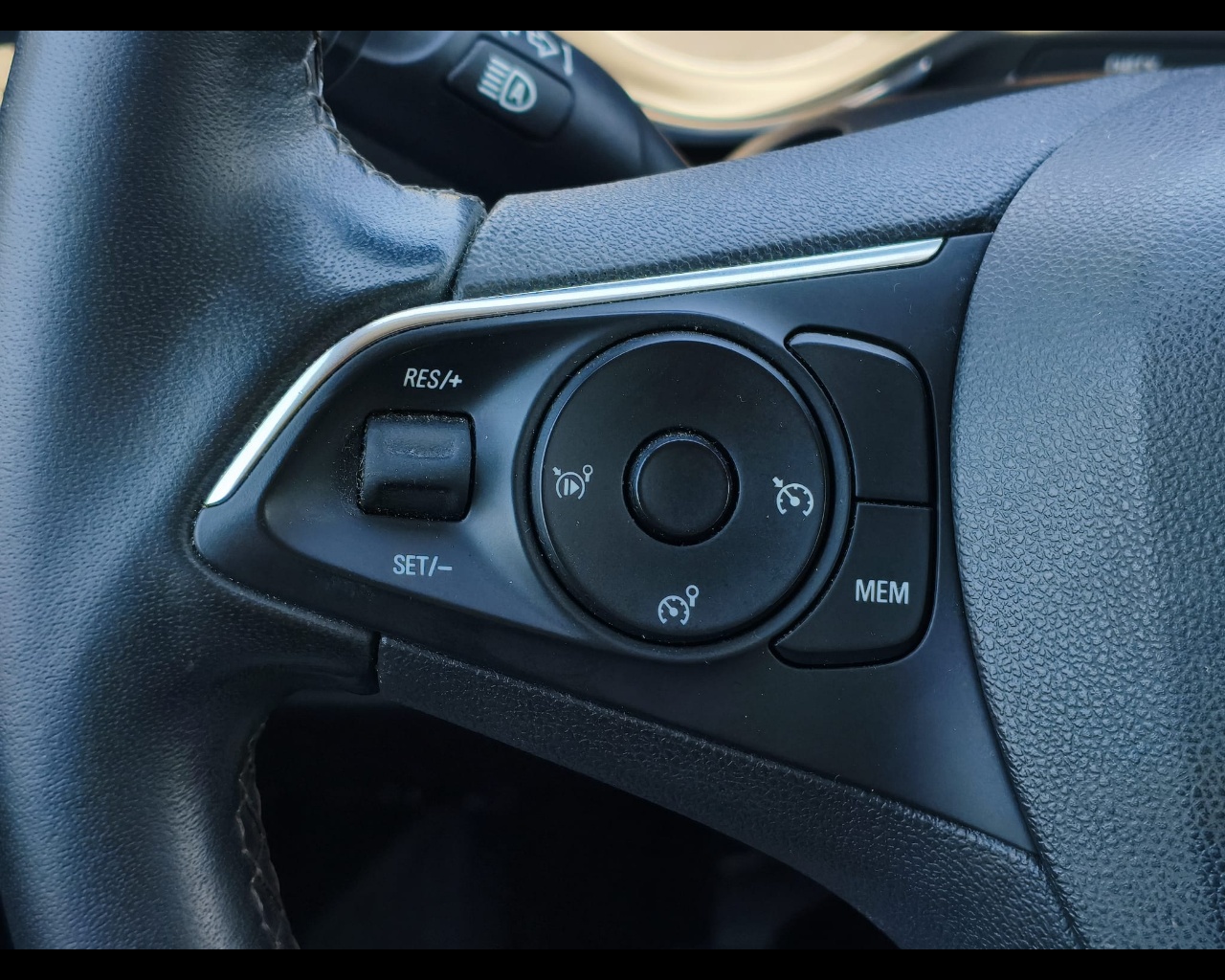 Foto OPEL Crossland 1.2 Elegance s&s 110cv