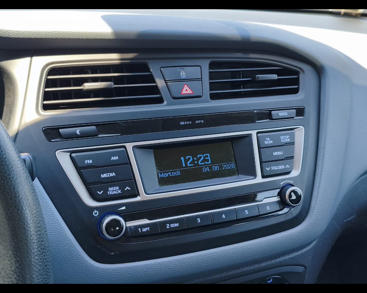 Foto HYUNDAI i20 5p 1.1 crdi Classic 75cv