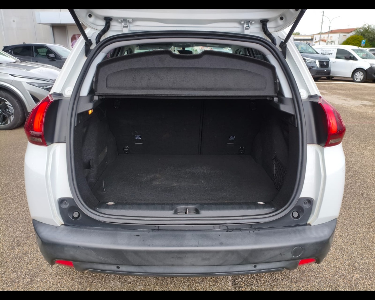 Foto PEUGEOT 2008 1.6 bluehdi Active 100cv 