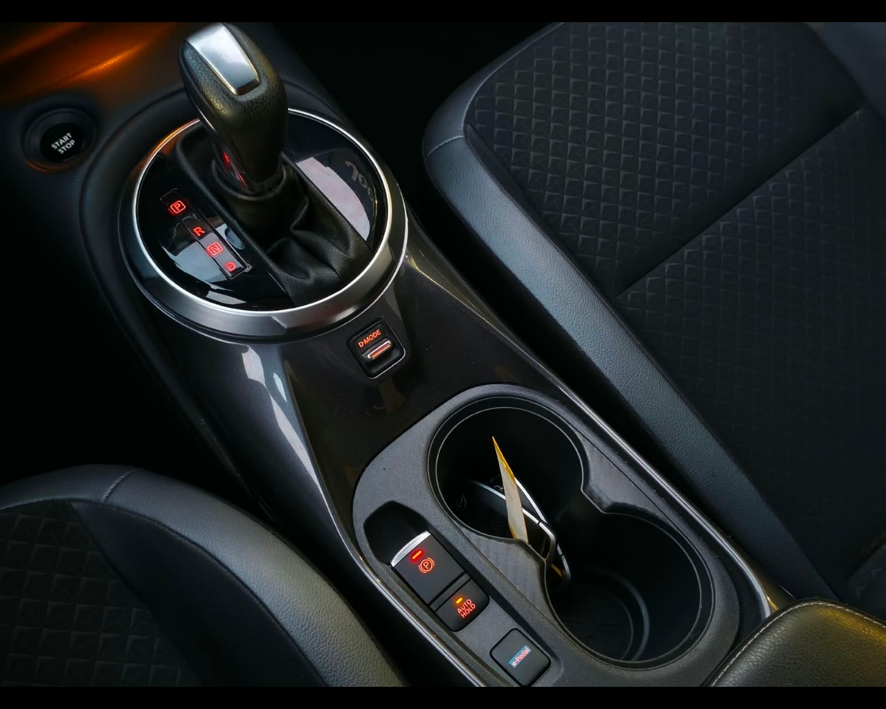 Foto NISSAN Juke 1.6 hev N-Connecta