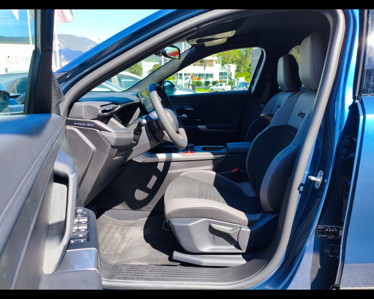 Foto JEEP Nuova Compass E-Hybrid Plug-InFirst Edition 1.6l 195cv Plug-In Hybrid Fw