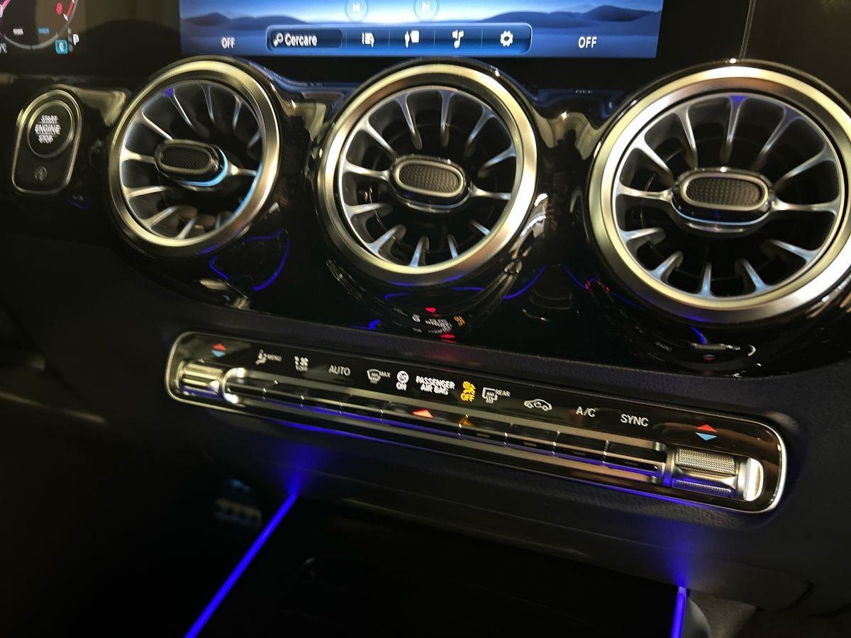 Mercedes  GLA 250 AMG Line Premium 4Matic 8G-DCT - 14