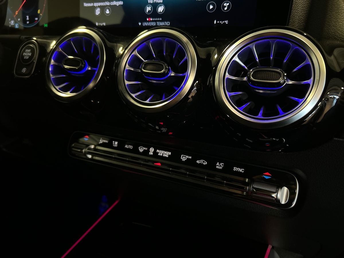 Mercedes GLA GLA 200 D Premium 4Matic 8G-DCT - 14