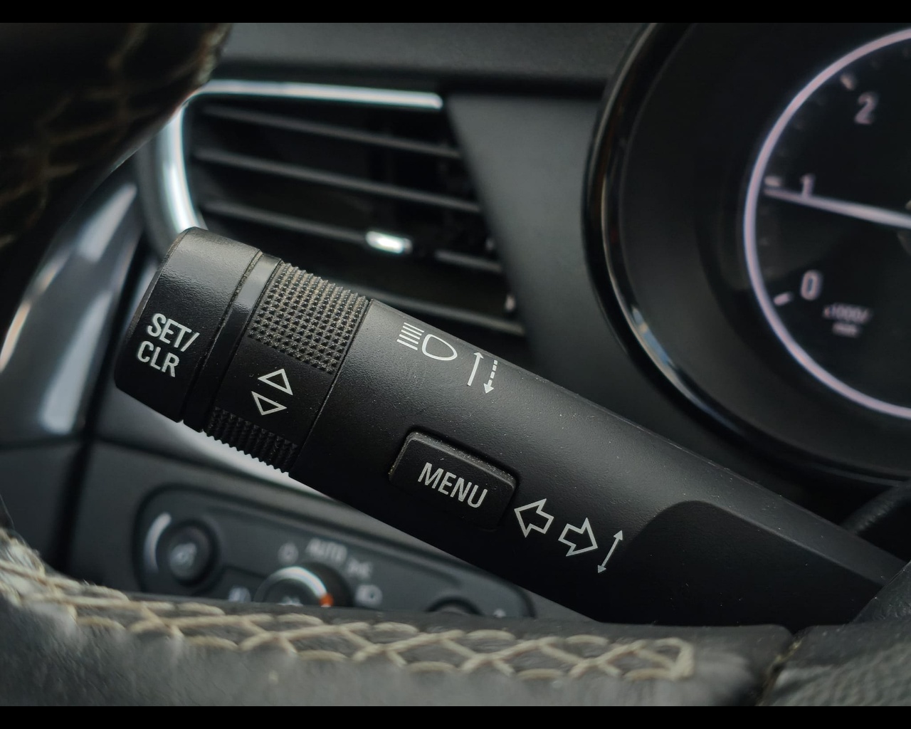 Foto OPEL Mokka X 1.6 cdti Innovation 4x2 136cv auto