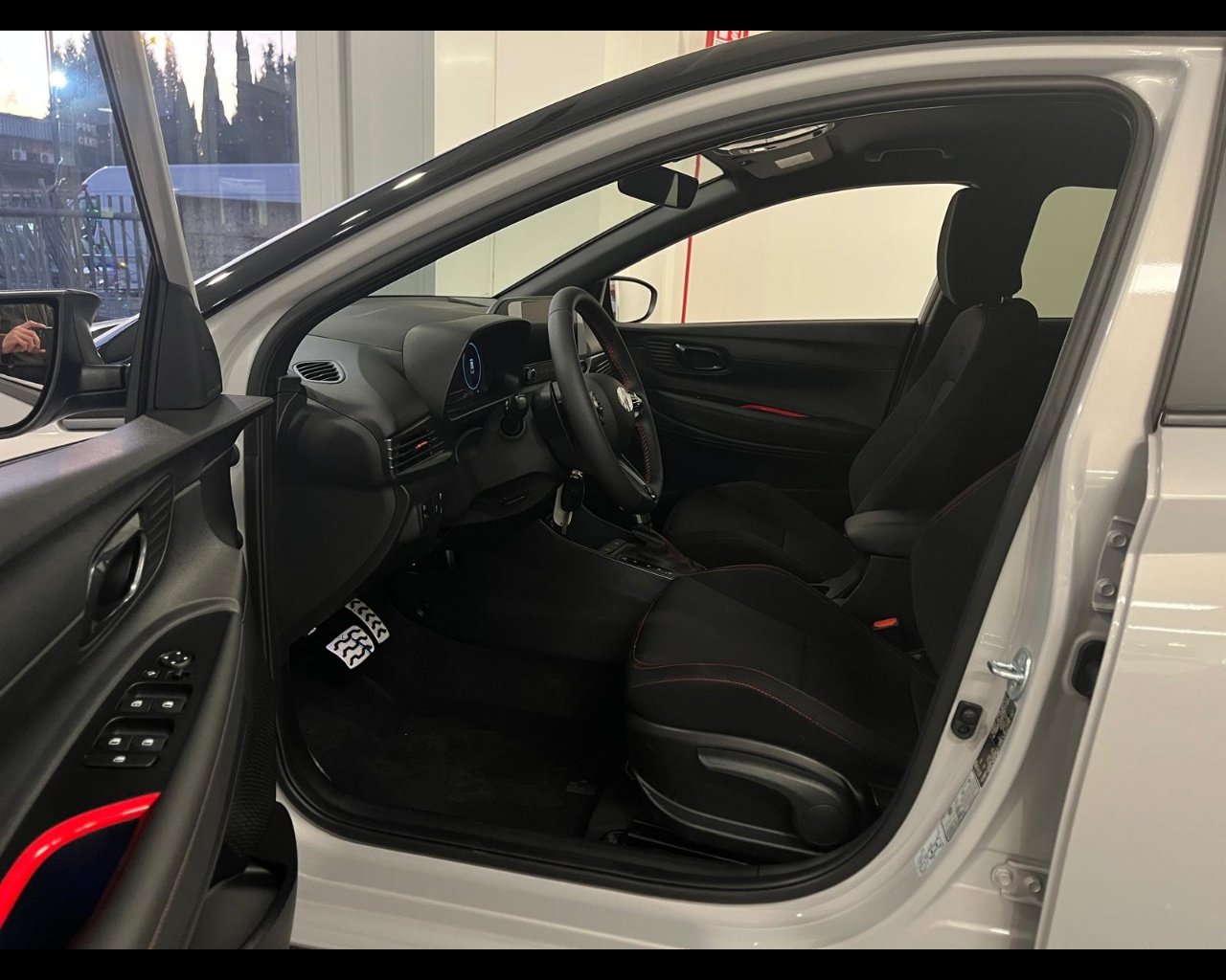 Foto HYUNDAI I20 PE MY25 1.0T DCT NLINE CARBON