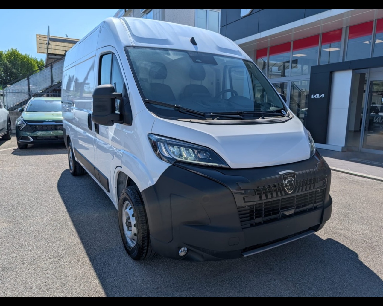 Foto PEUGEOT Boxer Furgone 335 L2 H2 BlueHDi 140 S&S