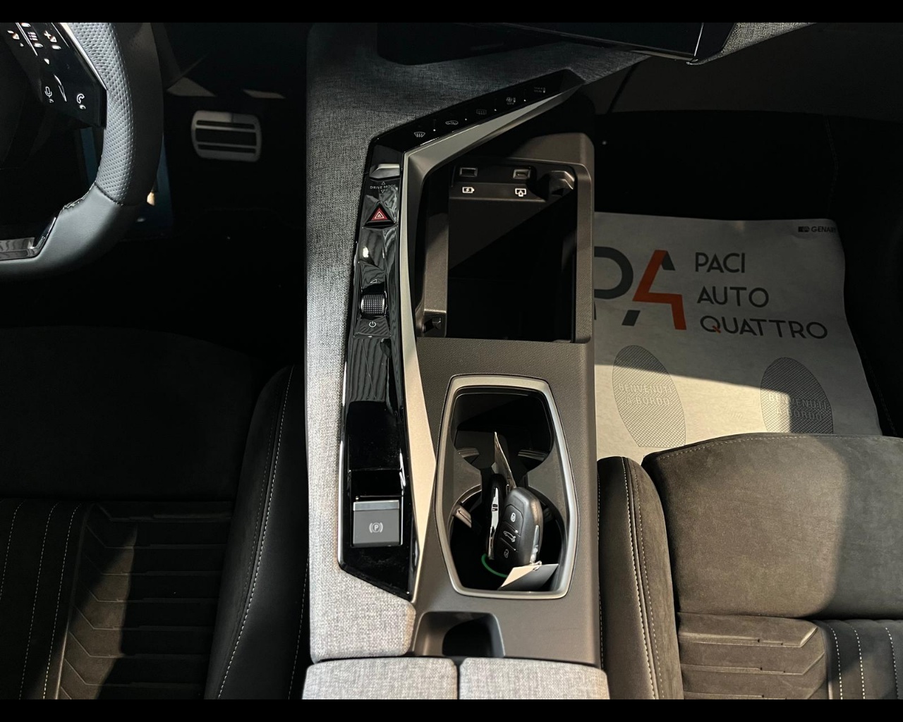 Foto PEUGEOT 3008 1.2 hybrid GT 136cv e-dcs6