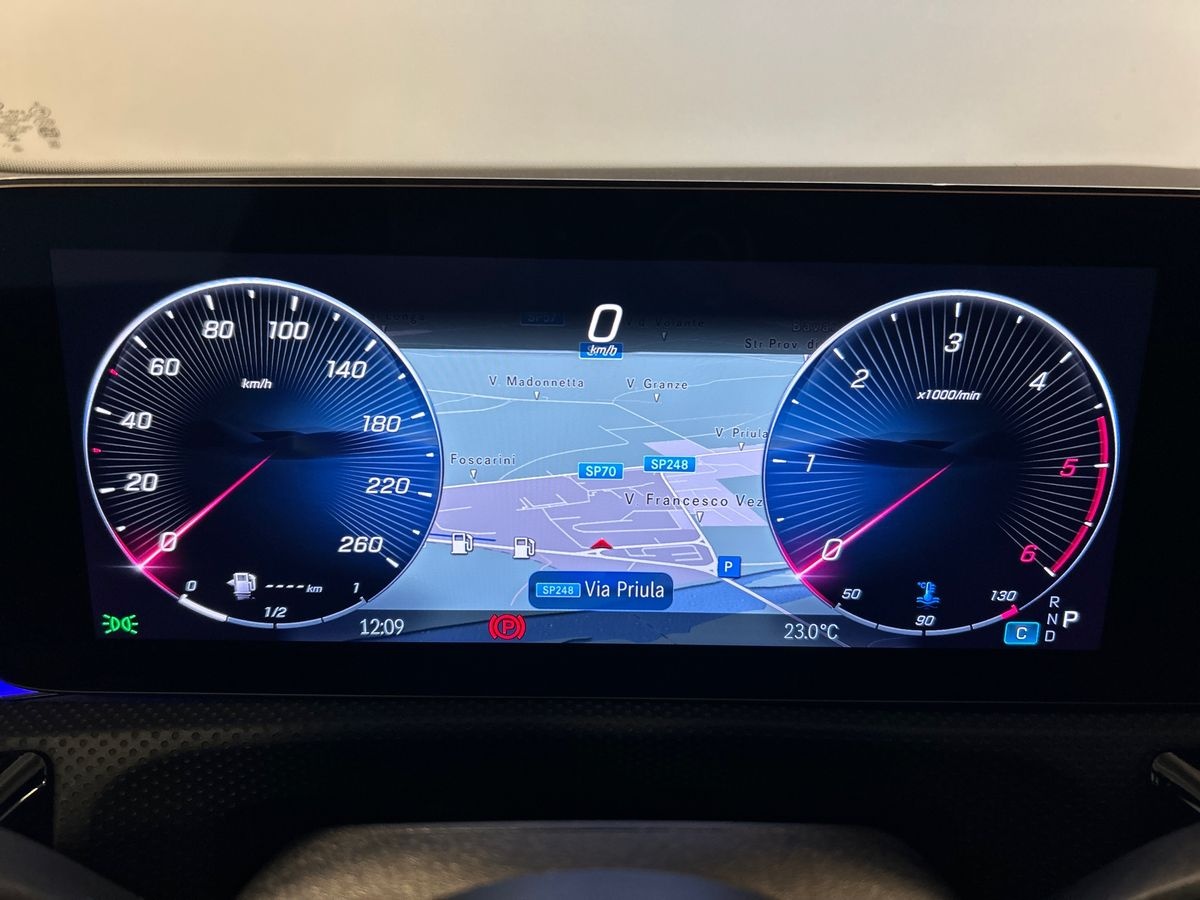 Mercedes  Classe A 180 D Advanced Plus AMG Line 8G-DCT - 13