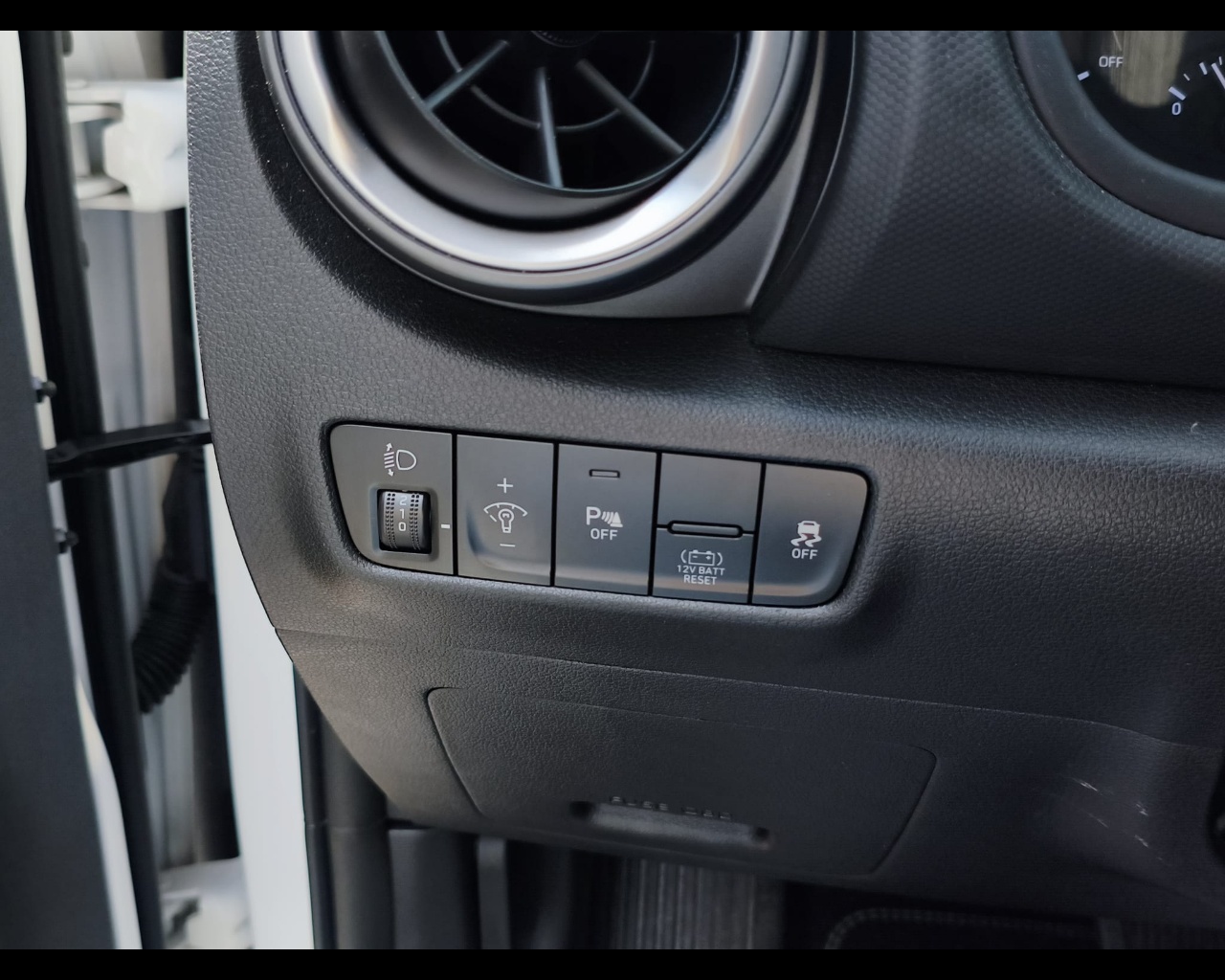 Foto HYUNDAI Kona 1.6 gdi hev Xtech 2wd 141cv dct